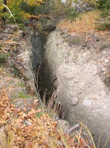 Prepadnuté banské priestory v podzemí vytvorili na povrchu takého diery