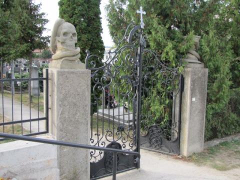 Vstupná brána do Preselianského cintorína